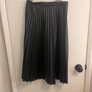 Bagatelle Black Pleated Midi Skirt